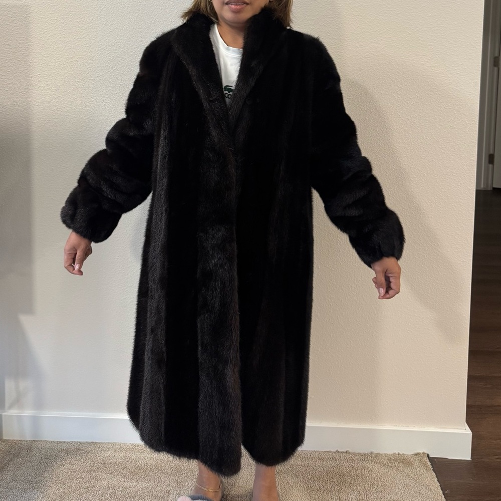 Luxurious Gucci Black Mink Fur Coat